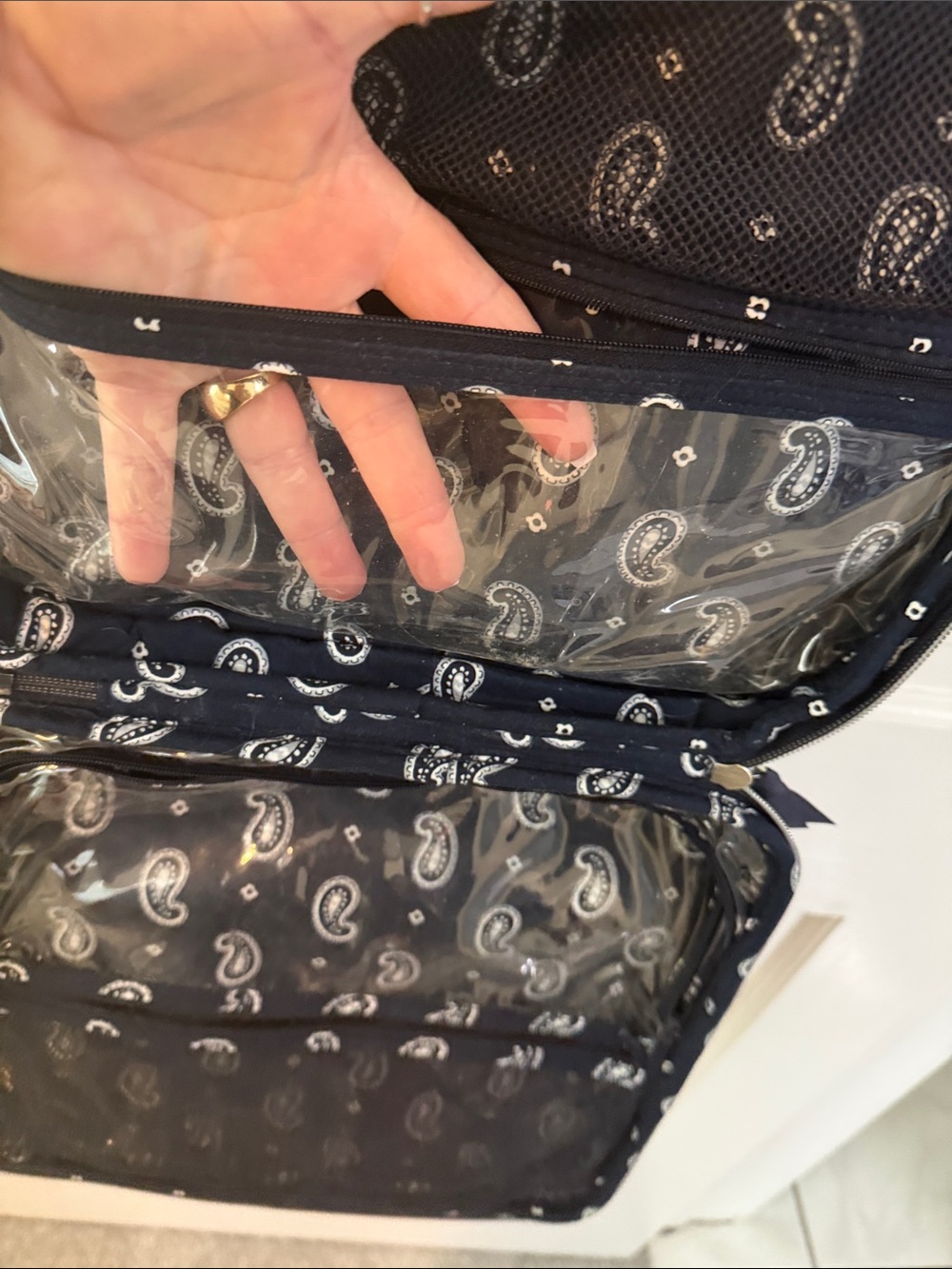 Vera Bradley Large Hanging Toiletry Organizer Bag - navy Paisley - Picture 4 of 8